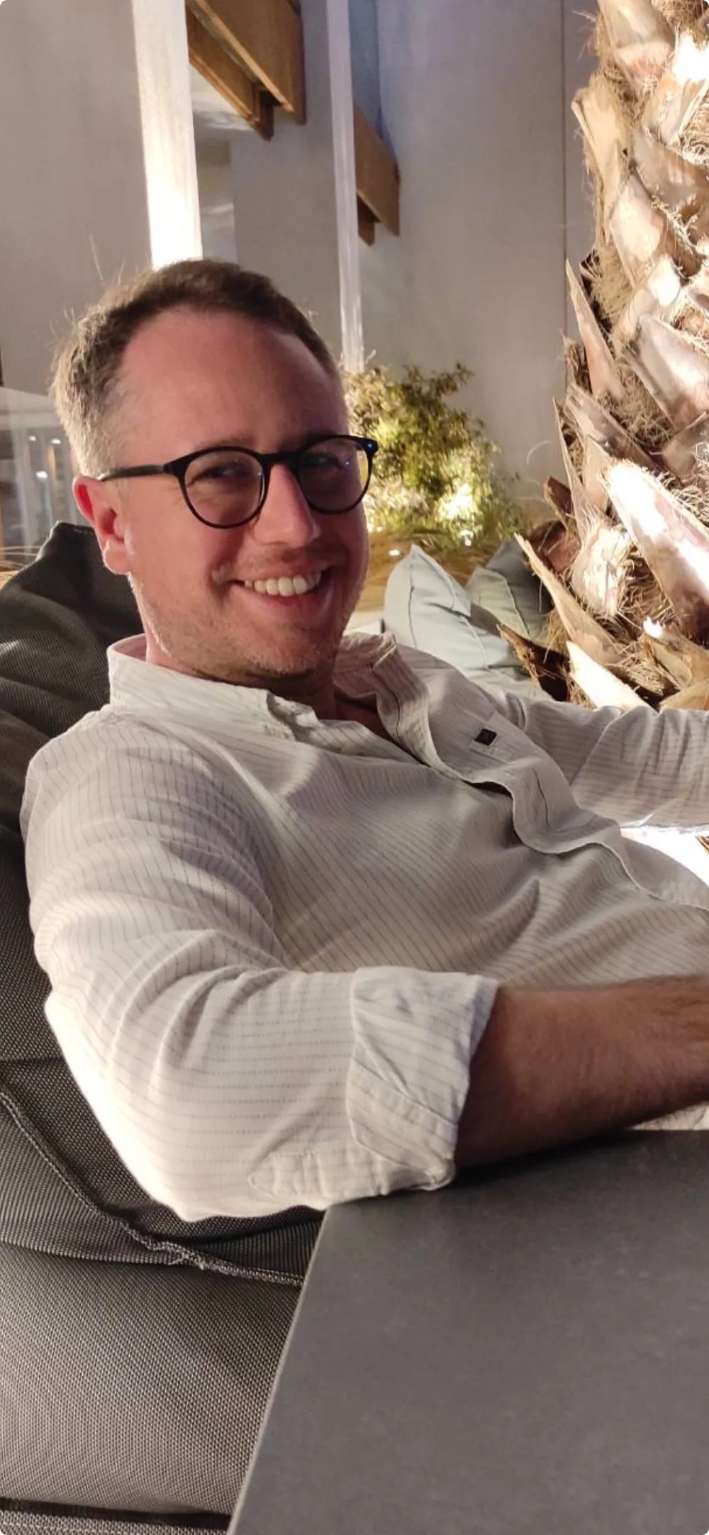 Szymon Świłło podczas nieformalnej rozmowy